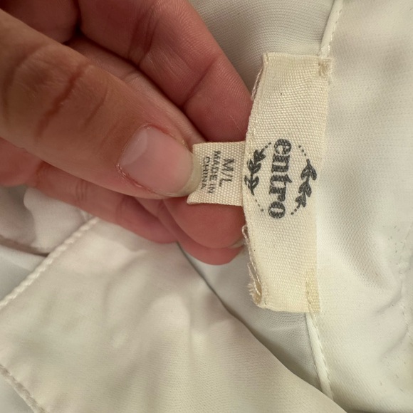 Women’s white button down with puffy sleeves blouse from Entro - Picture 2 of 2